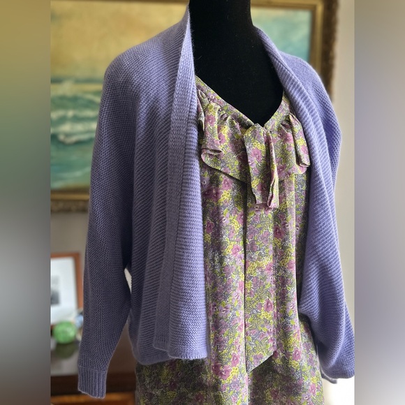 fei Floral Ruffle V-Neck Top - Picture 5 of 5